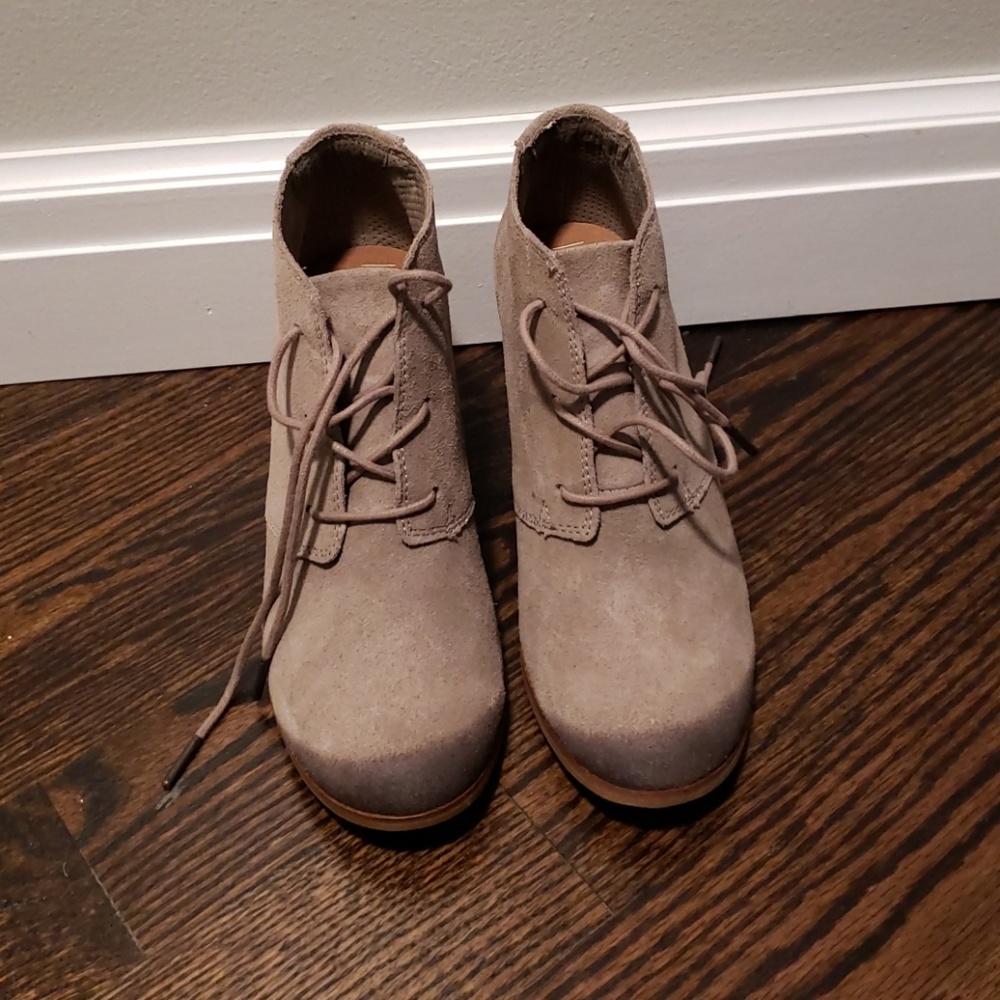 Toms two tone lace up bootie